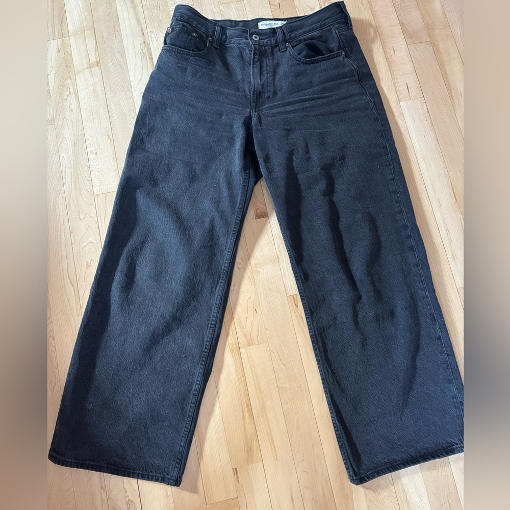 Abercrombie Curve Love Low Rise Ultra Wide Jeans — black wash